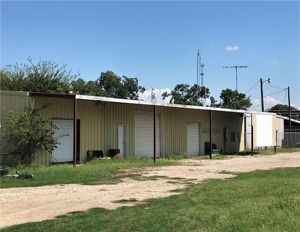 302 N Hwy 69, Lone Oak, TX 75453